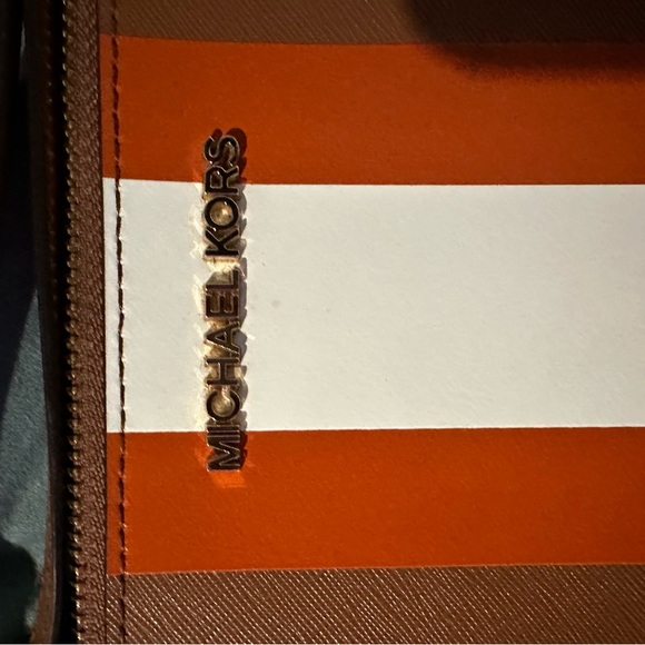 Micheal Kors wristlet - Picture 6 of 7
